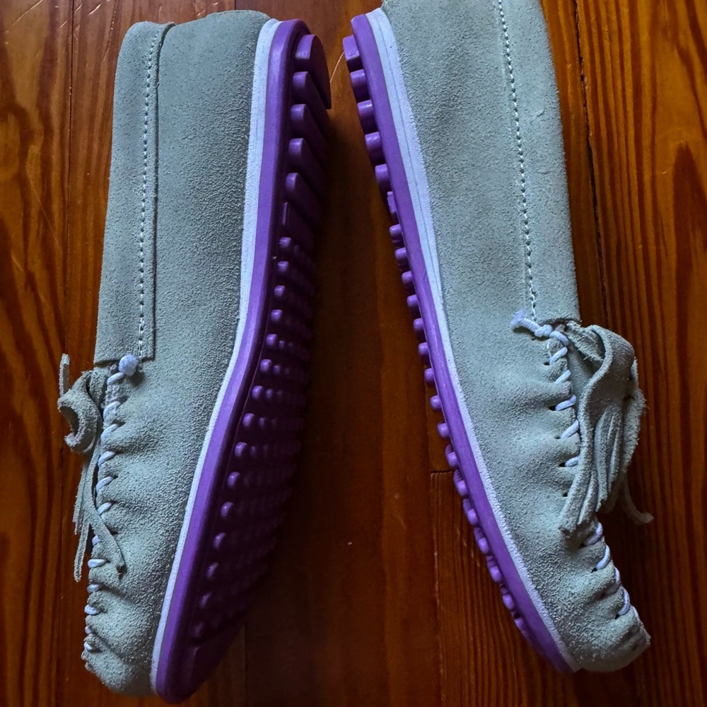 Minnetonka mint green Moccasins Soft Suede size 9 - Picture 2 of 4